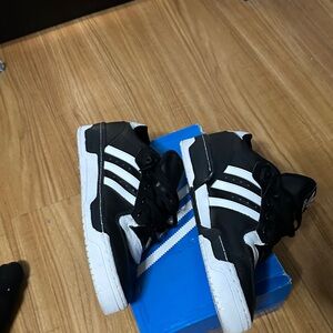 Adidas rivalry black men’s 10